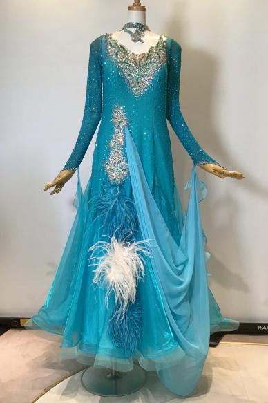 スタンダードドレス　ライトブルー【SALE 165,000円】