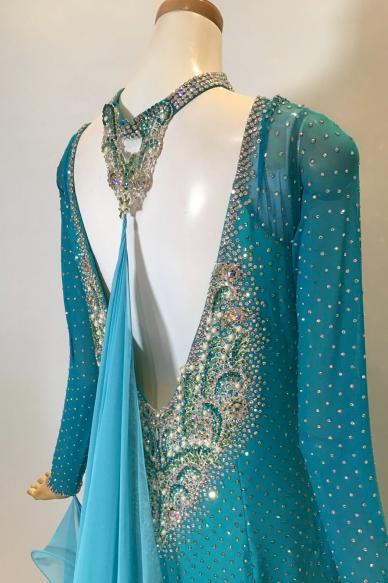 スタンダードドレス　ライトブルー【SALE 165,000円】